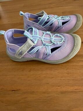 OshKosh B'gosh Lavender and Aqua Kids Water Shoes Size 11